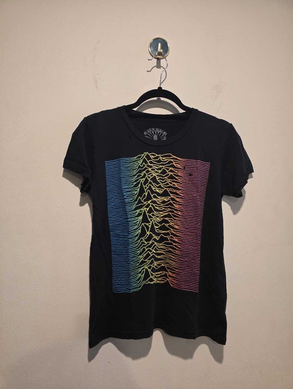Black Men's Graphic Tee with Rainbow Wave Print